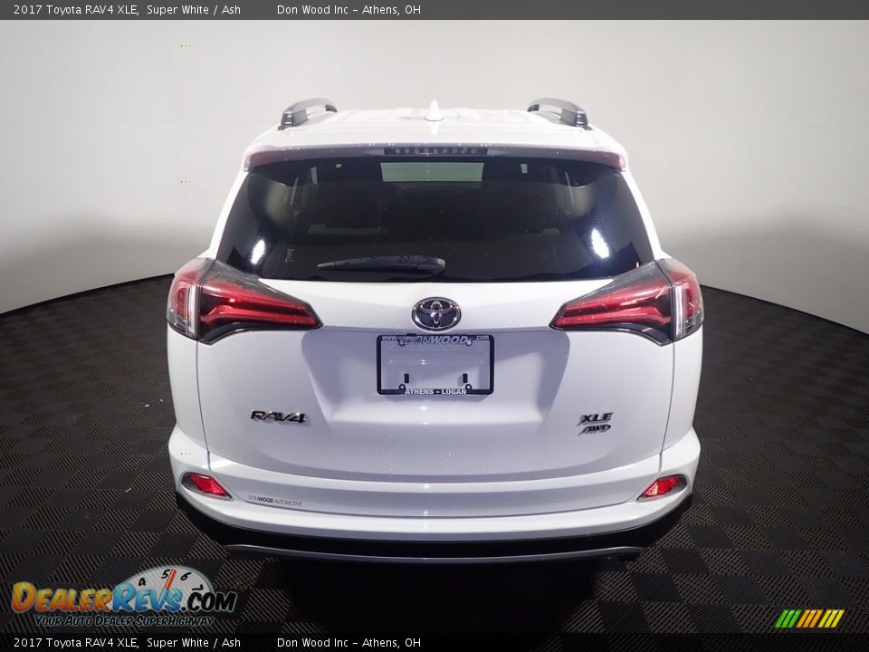2017 Toyota RAV4 XLE Super White / Ash Photo #13