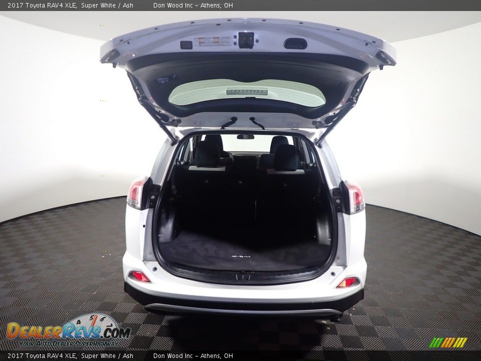 2017 Toyota RAV4 XLE Super White / Ash Photo #14