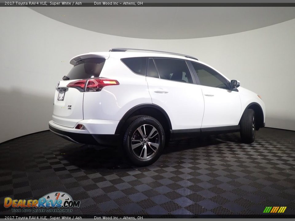 2017 Toyota RAV4 XLE Super White / Ash Photo #17