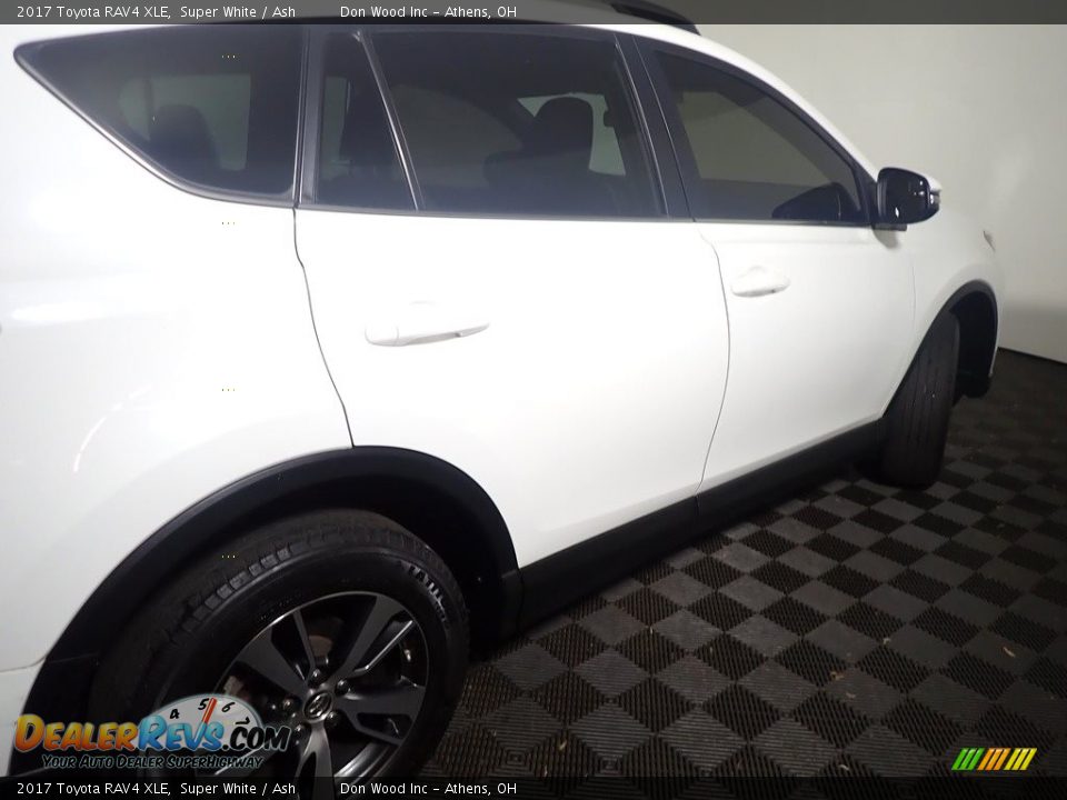 2017 Toyota RAV4 XLE Super White / Ash Photo #20