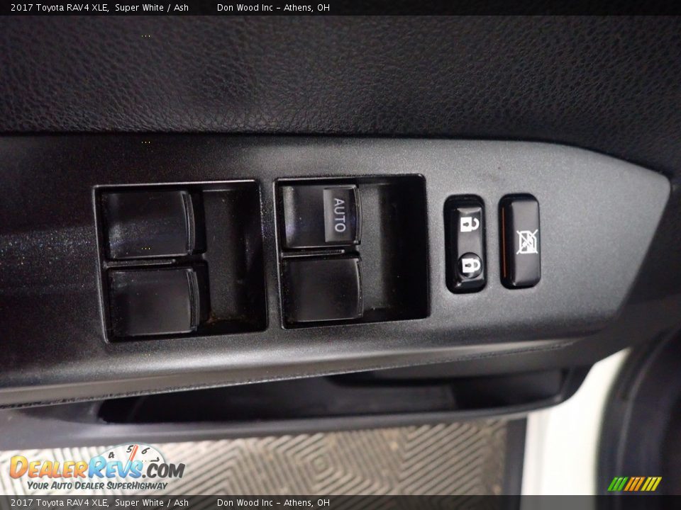 2017 Toyota RAV4 XLE Super White / Ash Photo #22