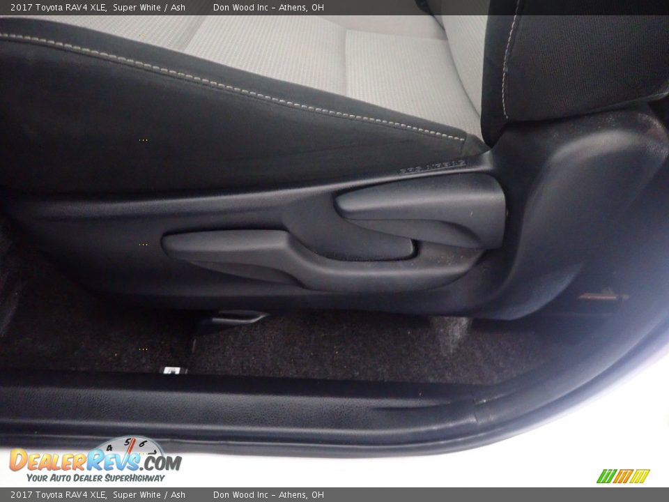2017 Toyota RAV4 XLE Super White / Ash Photo #24