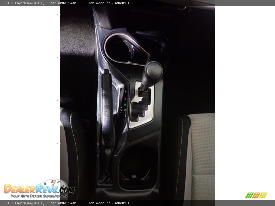 2017 Toyota RAV4 XLE Super White / Ash Photo #33