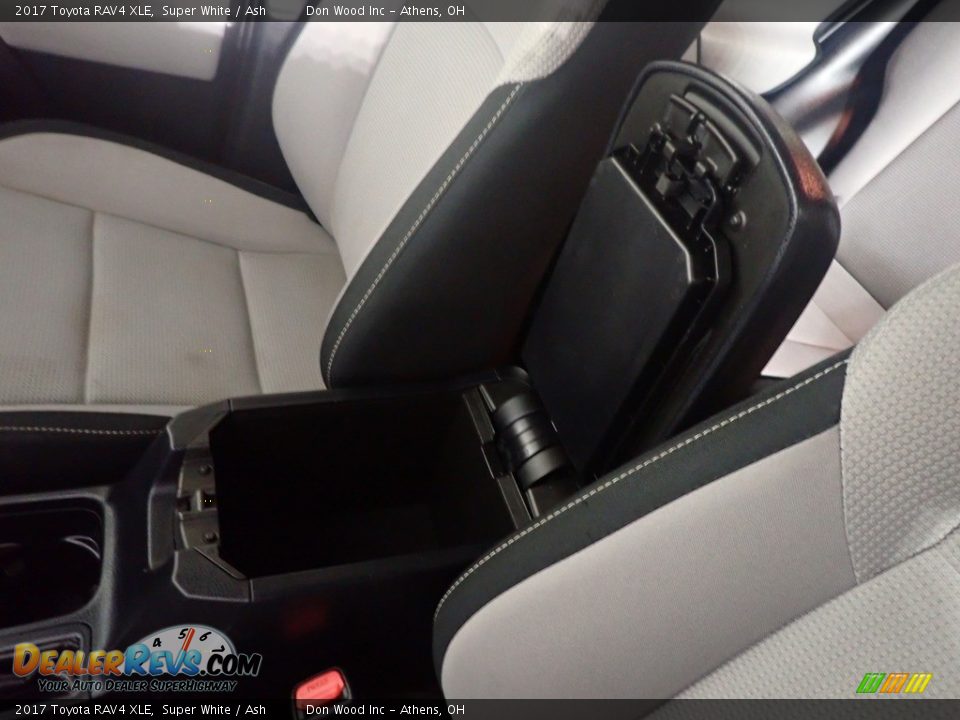 2017 Toyota RAV4 XLE Super White / Ash Photo #34