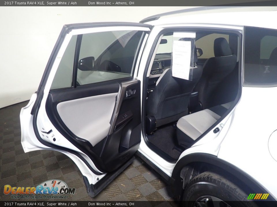 2017 Toyota RAV4 XLE Super White / Ash Photo #35