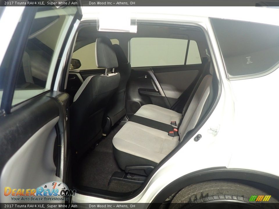 2017 Toyota RAV4 XLE Super White / Ash Photo #36