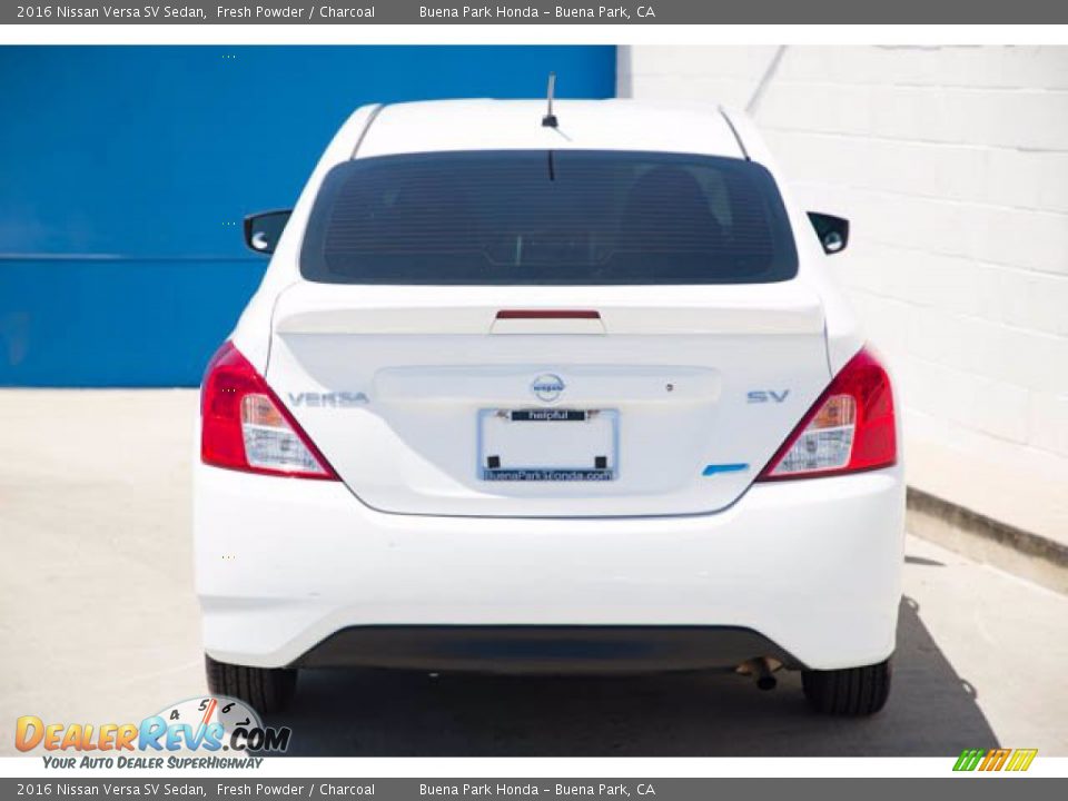 2016 Nissan Versa SV Sedan Fresh Powder / Charcoal Photo #11