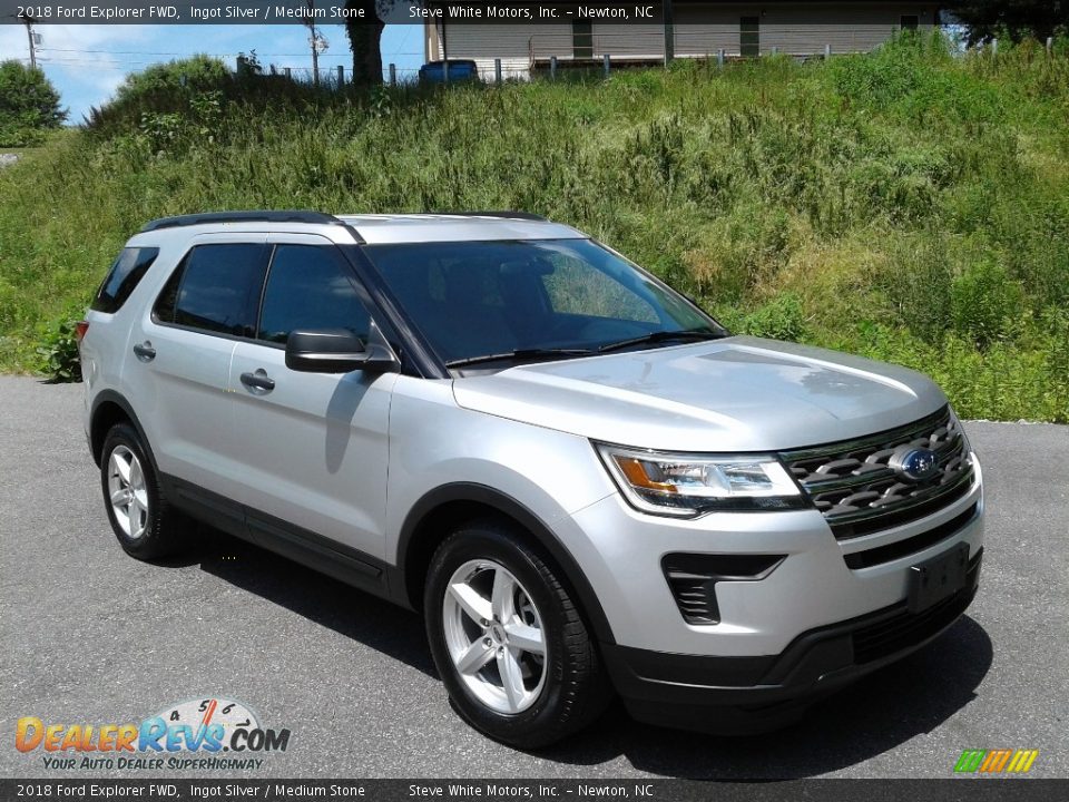 Front 3/4 View of 2018 Ford Explorer FWD Photo #5