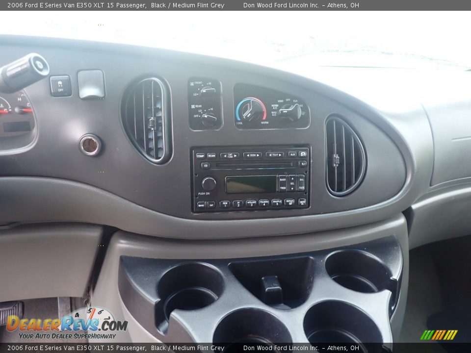 Controls of 2006 Ford E Series Van E350 XLT 15 Passenger Photo #19