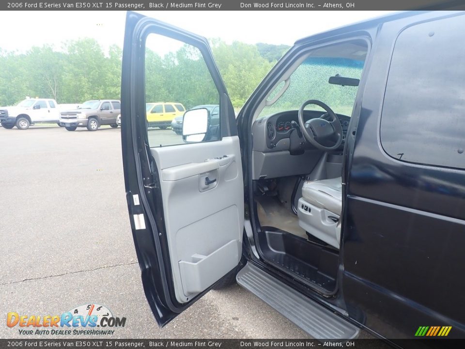 2006 Ford E Series Van E350 XLT 15 Passenger Black / Medium Flint Grey Photo #20