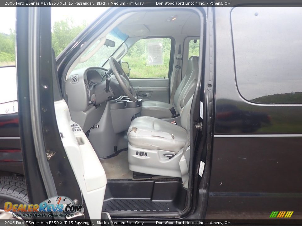 2006 Ford E Series Van E350 XLT 15 Passenger Black / Medium Flint Grey Photo #22