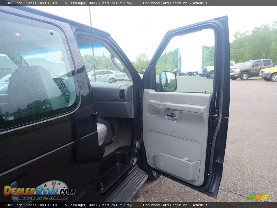 2006 Ford E Series Van E350 XLT 15 Passenger Black / Medium Flint Grey Photo #28