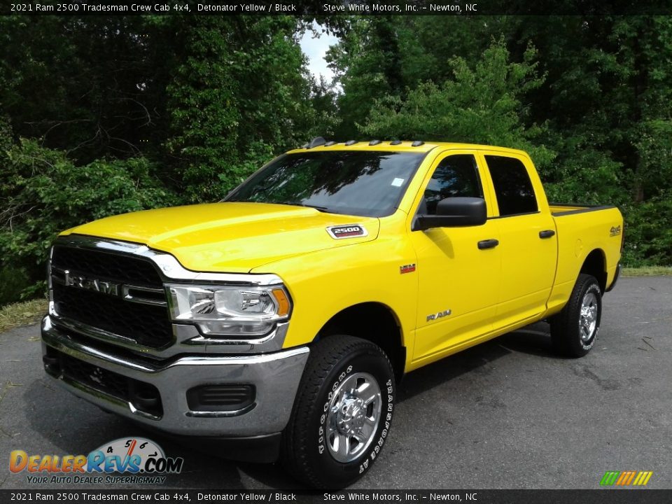 Front 3/4 View of 2021 Ram 2500 Tradesman Crew Cab 4x4 Photo #2