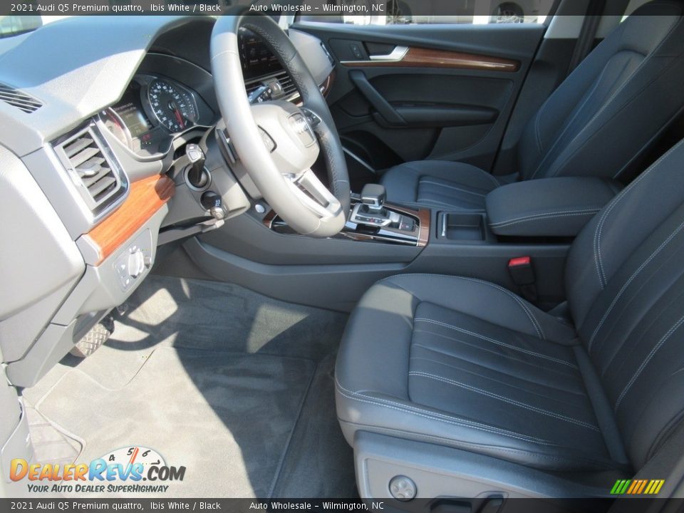 Front Seat of 2021 Audi Q5 Premium quattro Photo #10