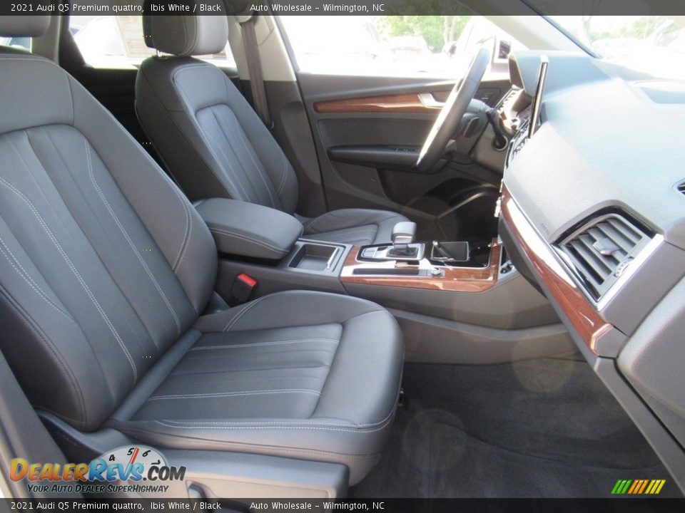 Front Seat of 2021 Audi Q5 Premium quattro Photo #13