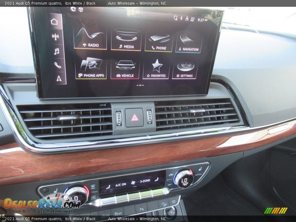 Controls of 2021 Audi Q5 Premium quattro Photo #18