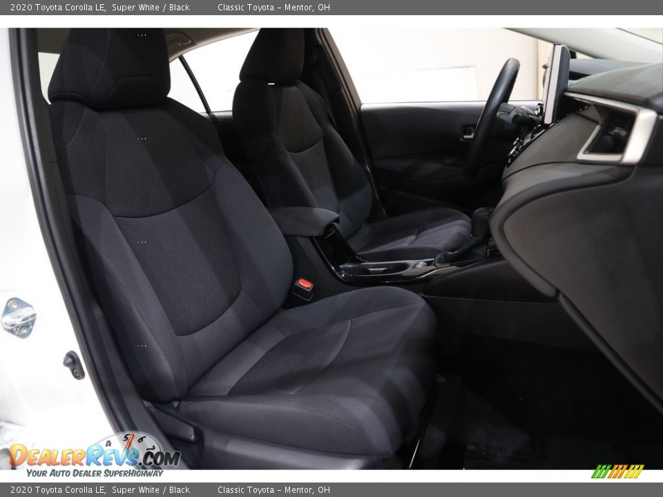 2020 Toyota Corolla LE Super White / Black Photo #13