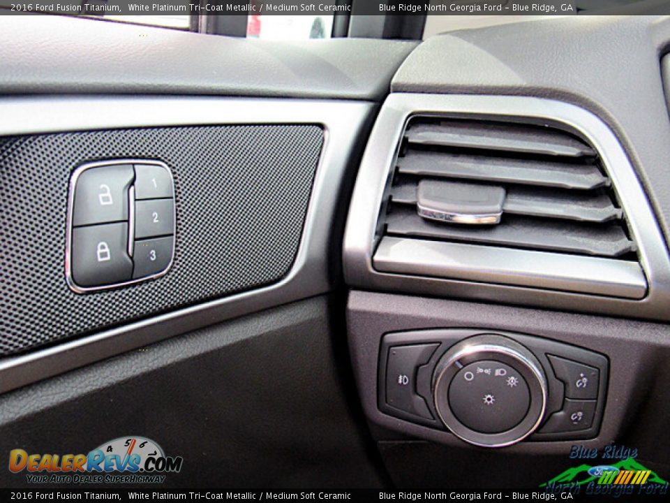 2016 Ford Fusion Titanium White Platinum Tri-Coat Metallic / Medium Soft Ceramic Photo #22