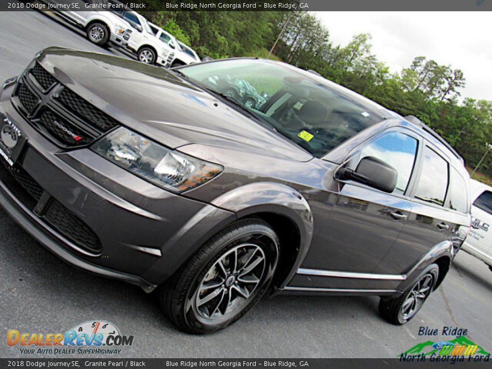 2018 Dodge Journey SE Granite Pearl / Black Photo #26