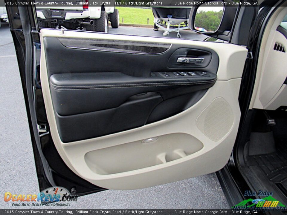 2015 Chrysler Town & Country Touring Brilliant Black Crystal Pearl / Black/Light Graystone Photo #10