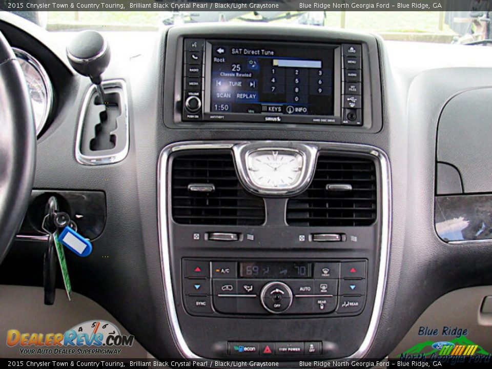 2015 Chrysler Town & Country Touring Brilliant Black Crystal Pearl / Black/Light Graystone Photo #19