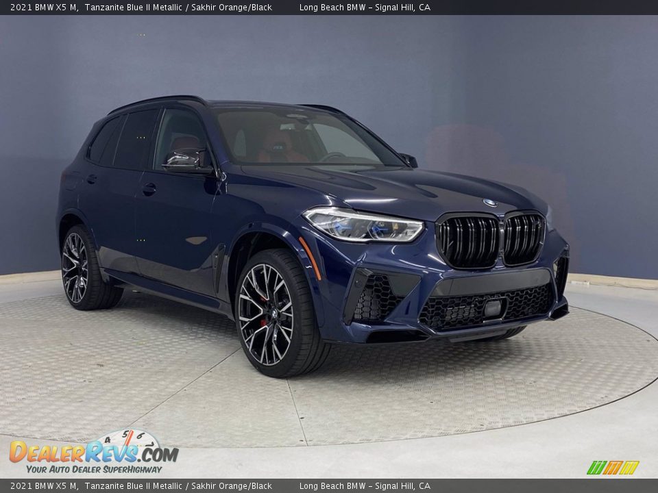 Front 3/4 View of 2021 BMW X5 M  Photo #27