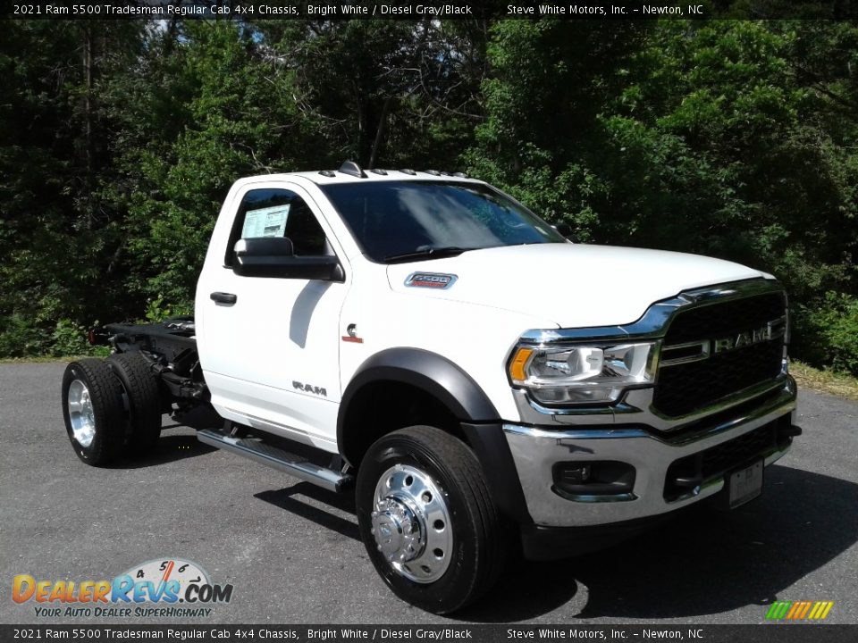 Front 3/4 View of 2021 Ram 5500 Tradesman Regular Cab 4x4 Chassis Photo #4