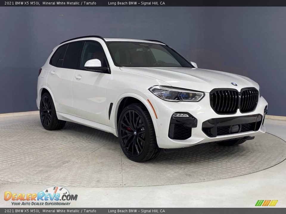 Front 3/4 View of 2021 BMW X5 M50i Photo #28