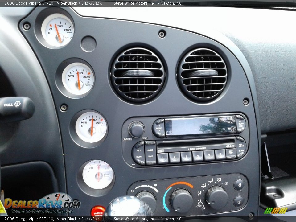 Controls of 2006 Dodge Viper SRT-10 Photo #23