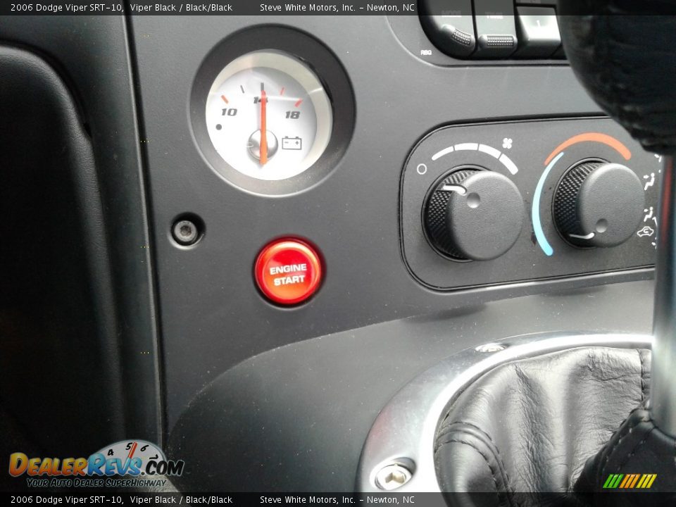 Controls of 2006 Dodge Viper SRT-10 Photo #24
