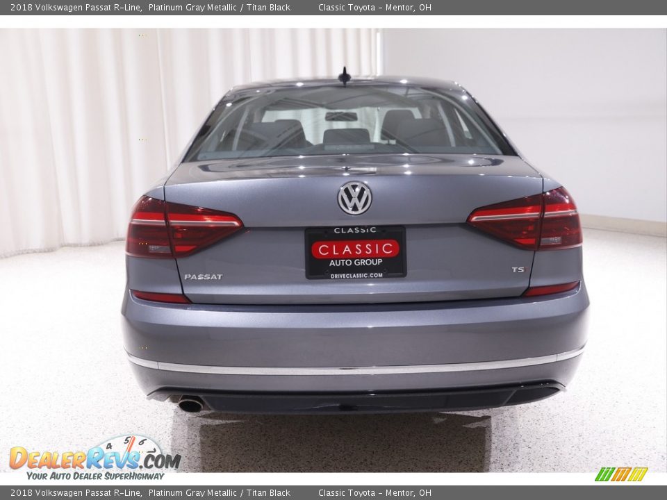 2018 Volkswagen Passat R-Line Platinum Gray Metallic / Titan Black Photo #16