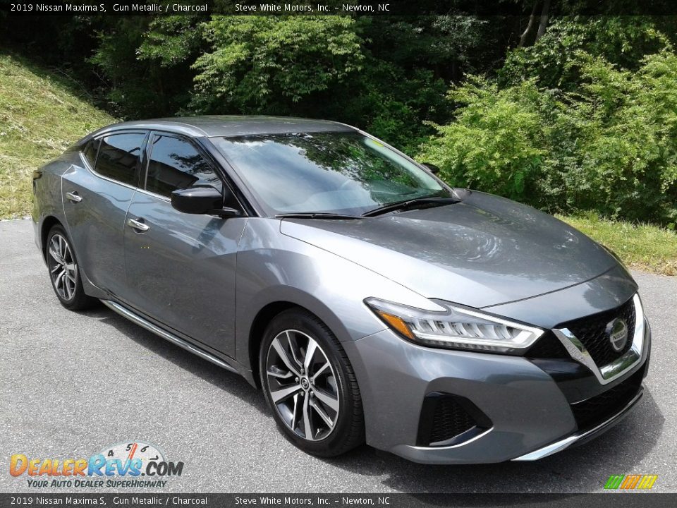 Front 3/4 View of 2019 Nissan Maxima S Photo #4