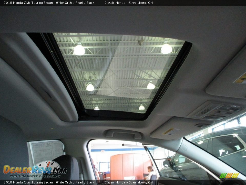 2018 Honda Civic Touring Sedan White Orchid Pearl / Black Photo #17
