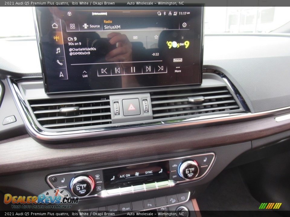 Controls of 2021 Audi Q5 Premium Plus quattro Photo #17