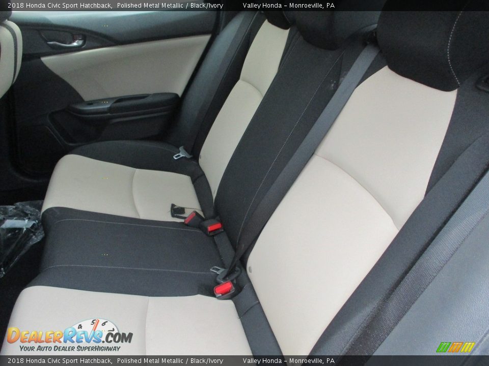 2018 Honda Civic Sport Hatchback Polished Metal Metallic / Black/Ivory Photo #11