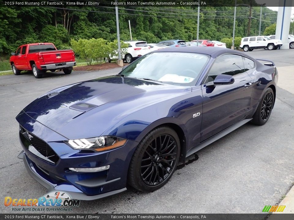 Front 3/4 View of 2019 Ford Mustang GT Fastback Photo #6