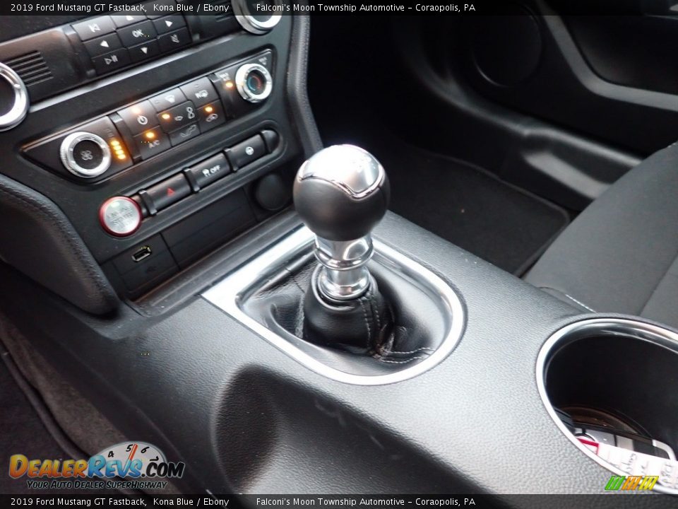 2019 Ford Mustang GT Fastback Shifter Photo #20