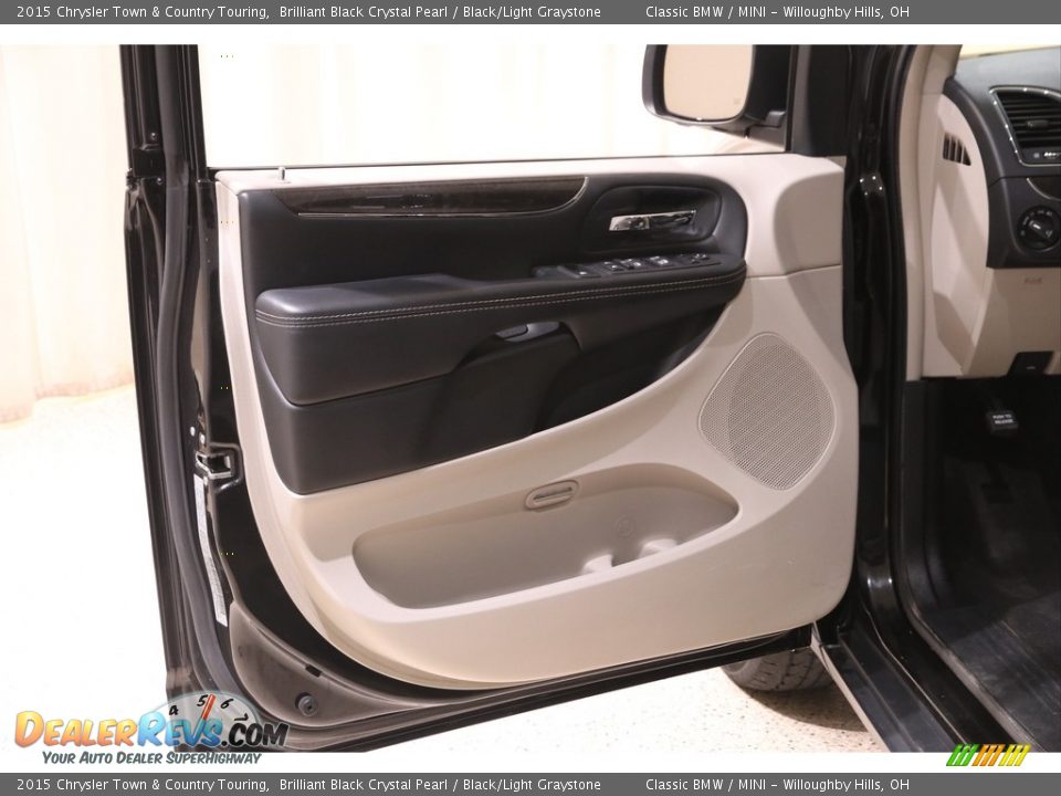2015 Chrysler Town & Country Touring Brilliant Black Crystal Pearl / Black/Light Graystone Photo #4