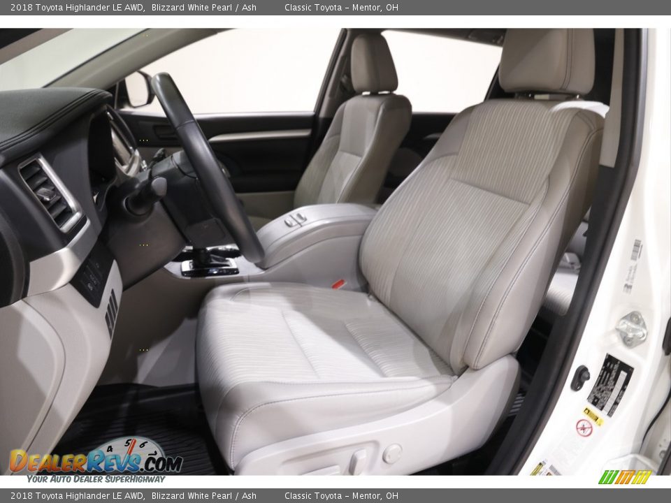 2018 Toyota Highlander LE AWD Blizzard White Pearl / Ash Photo #5
