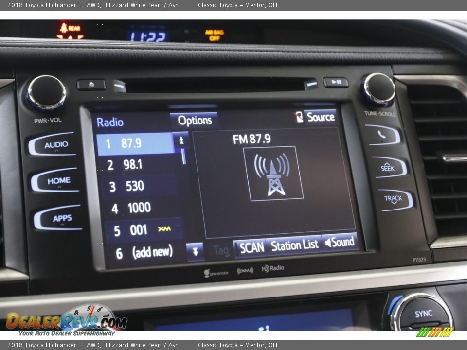 2018 Toyota Highlander LE AWD Blizzard White Pearl / Ash Photo #10
