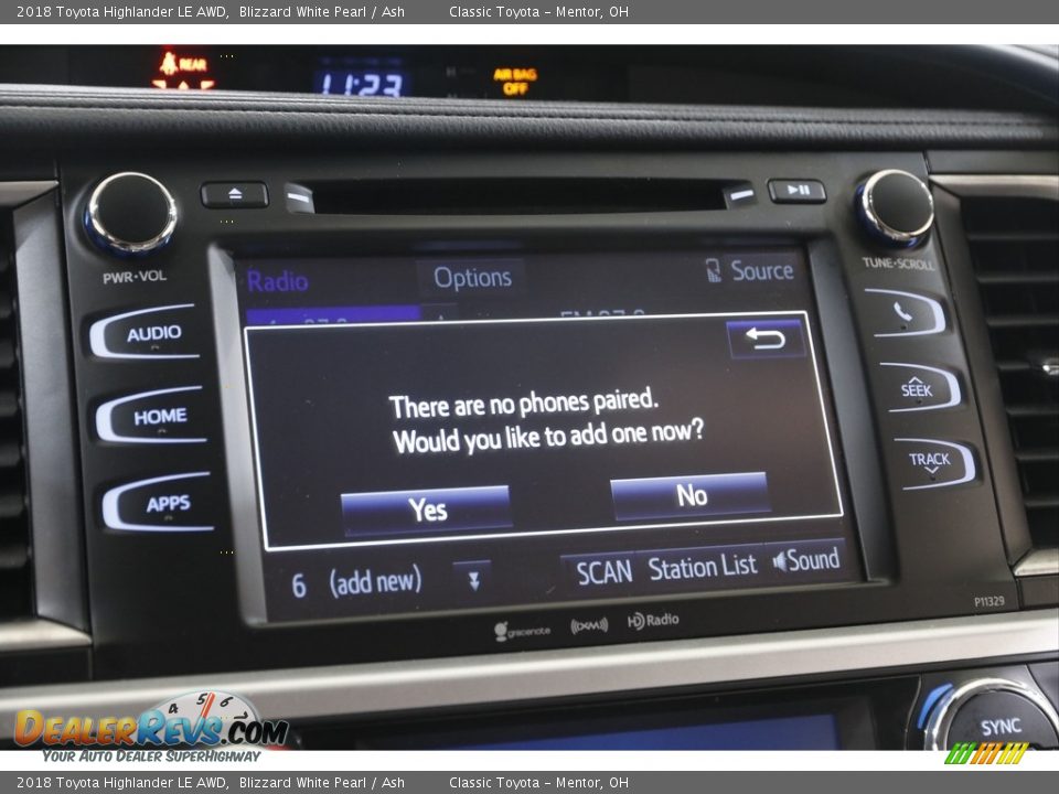 2018 Toyota Highlander LE AWD Blizzard White Pearl / Ash Photo #11