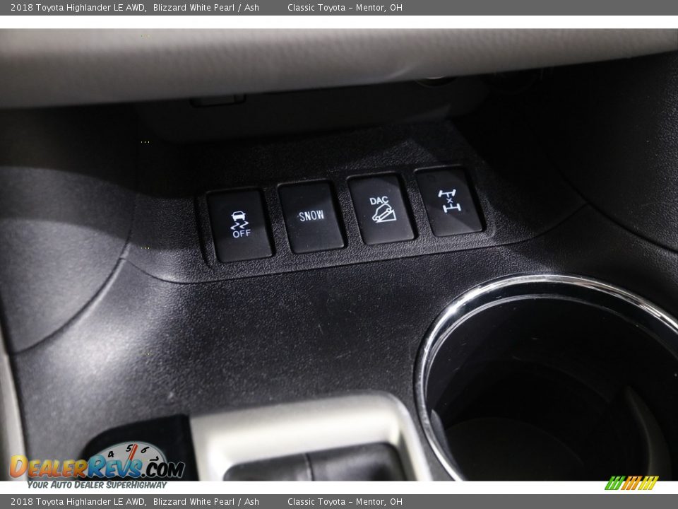 2018 Toyota Highlander LE AWD Blizzard White Pearl / Ash Photo #13