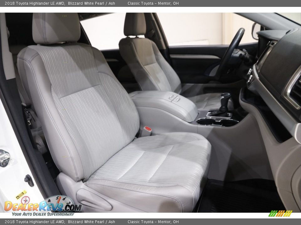 2018 Toyota Highlander LE AWD Blizzard White Pearl / Ash Photo #14
