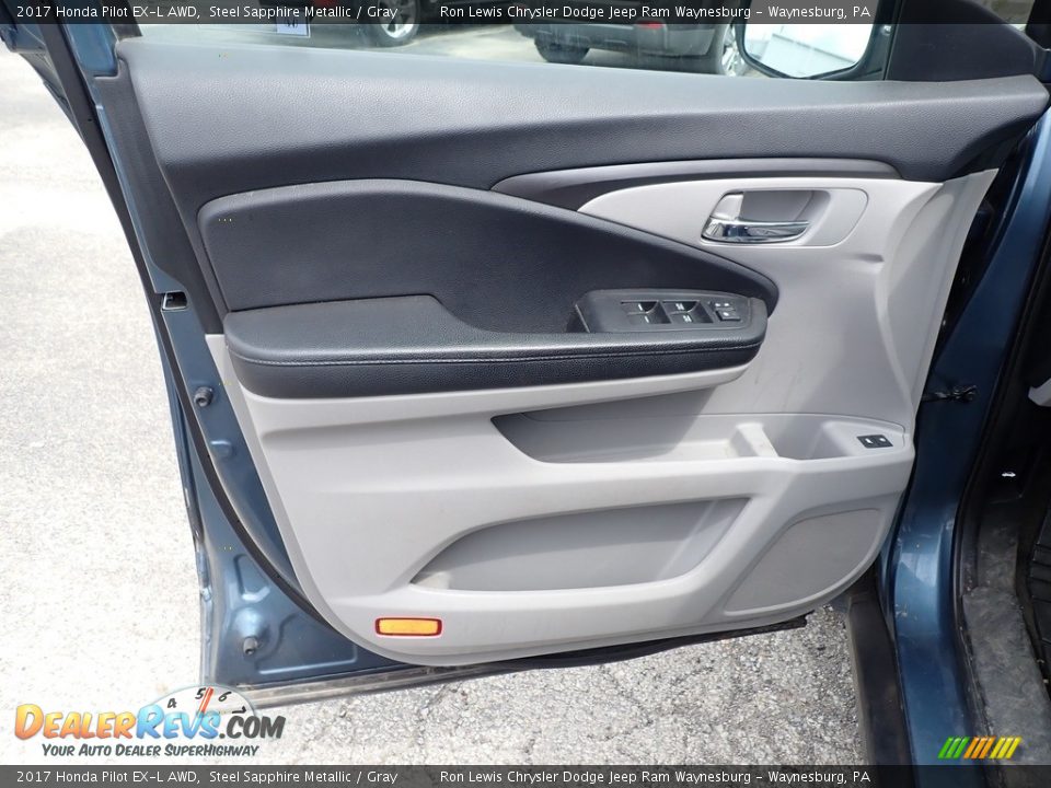 Door Panel of 2017 Honda Pilot EX-L AWD Photo #16