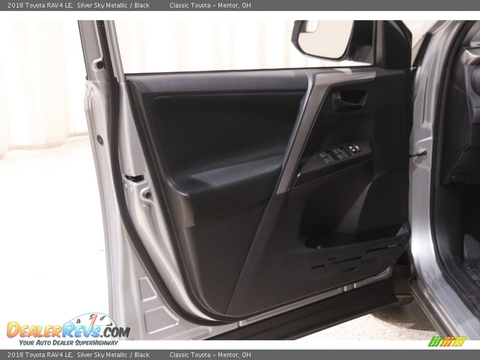 2018 Toyota RAV4 LE Silver Sky Metallic / Black Photo #4