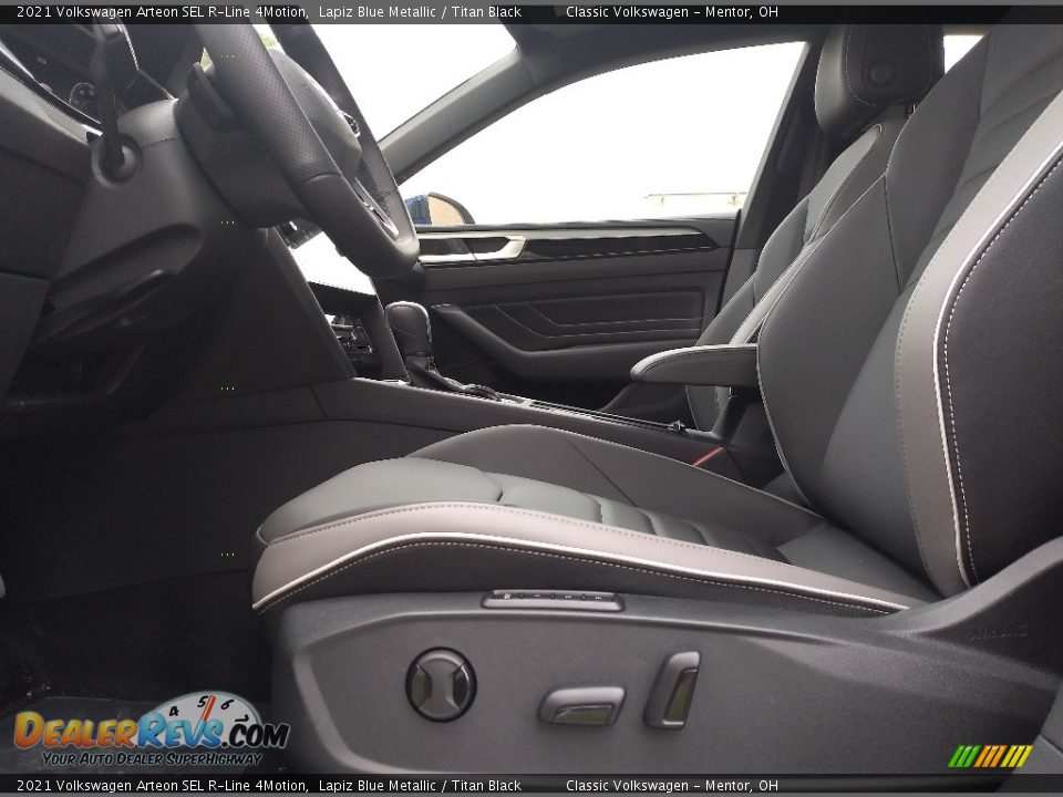 Front Seat of 2021 Volkswagen Arteon SEL R-Line 4Motion Photo #4