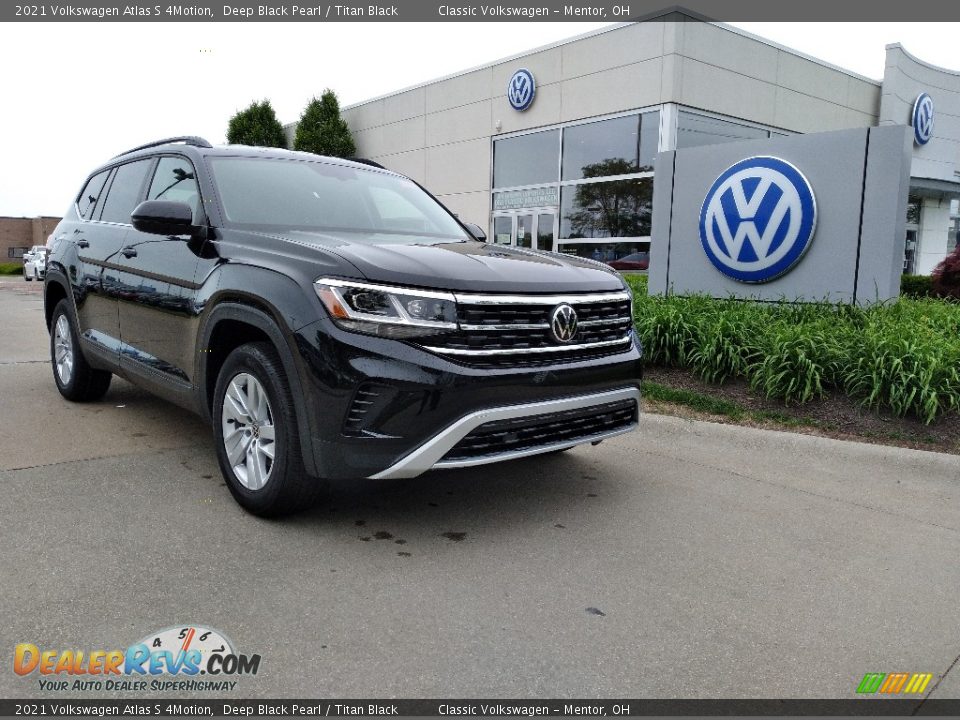 Front 3/4 View of 2021 Volkswagen Atlas S 4Motion Photo #1