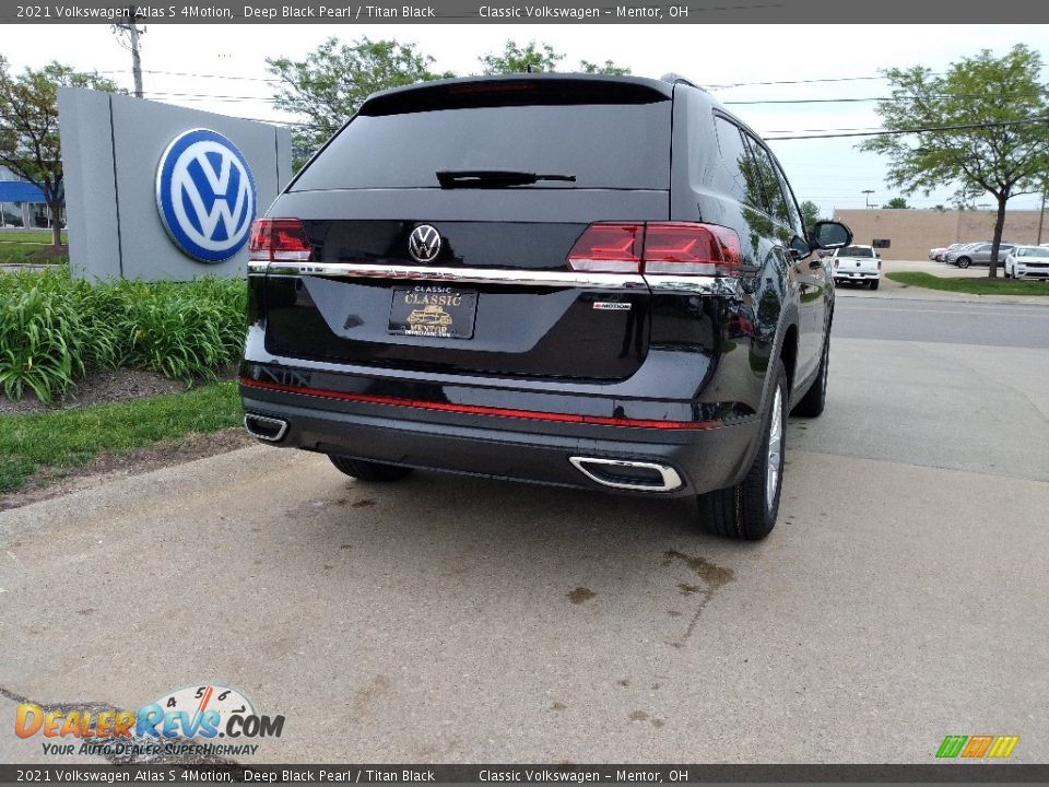2021 Volkswagen Atlas S 4Motion Deep Black Pearl / Titan Black Photo #2