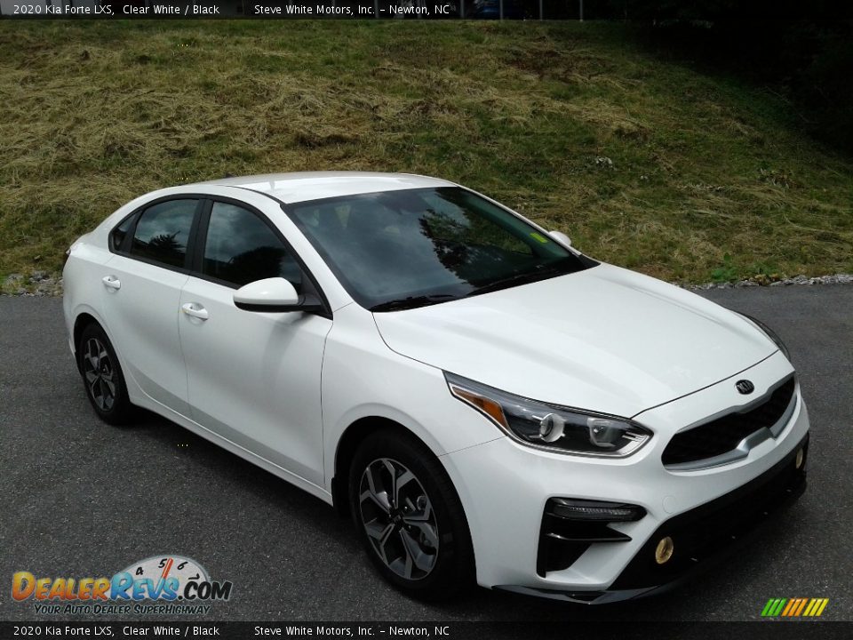 Front 3/4 View of 2020 Kia Forte LXS Photo #5