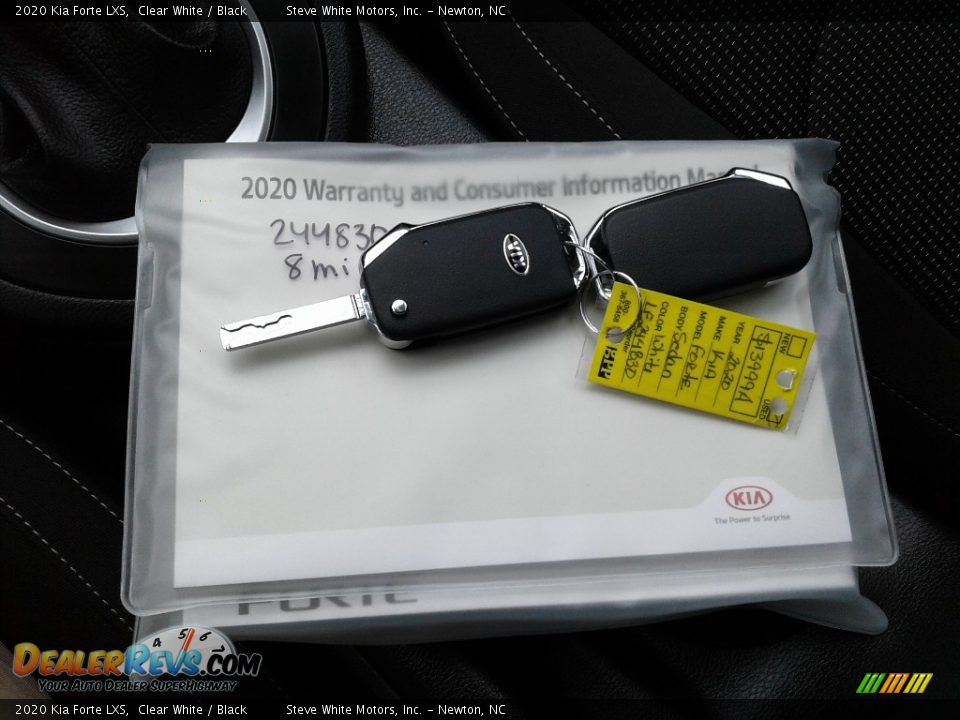 2020 Kia Forte LXS Clear White / Black Photo #26